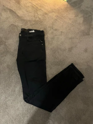 Replay anbass - Replay anbass i navy färg i fint skick. Storleken ser ni på sista bilden:) 