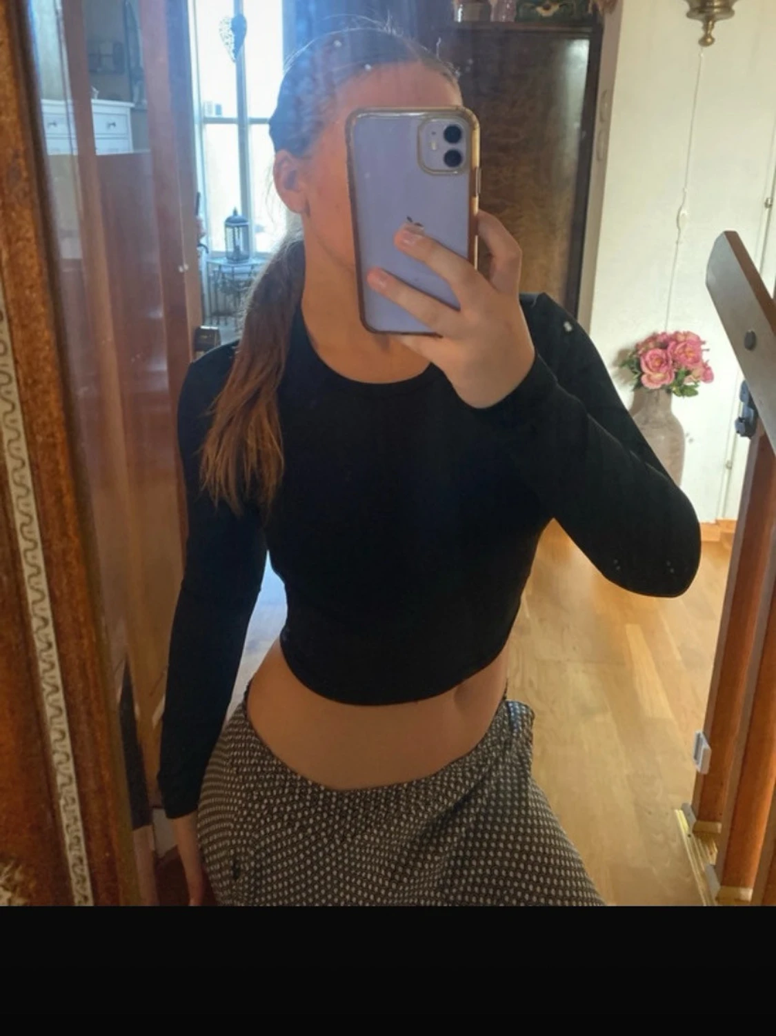 Svart croppad långärmad topp
