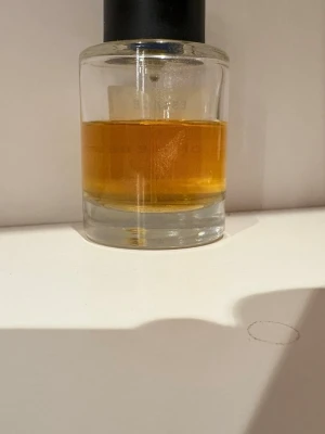 ESSNCE Coco On The Beach parfym - Fräsch Eau de Parfum från ESSNCE med namnet Coco On The Beach. Lite mer än halva kvar.