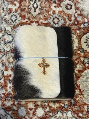 A5 cowprint journal cover, Louise Carmen inspirerad  - #journal #journaling #louisecarmen #paperrepublic #travelersnotebook  #cow #cowprint #leather #leathercover #moleskine #notes #notebook 