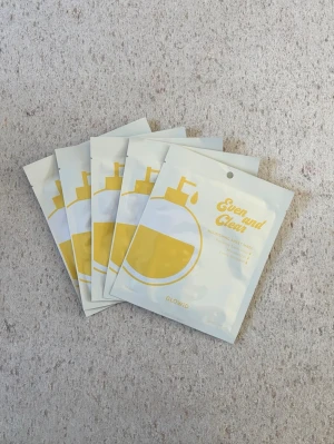 GlowID Sheet Mask - Säljer 5 st Sheet Masks från GlowID. Helt nya. Nypris 59kr / st. 
