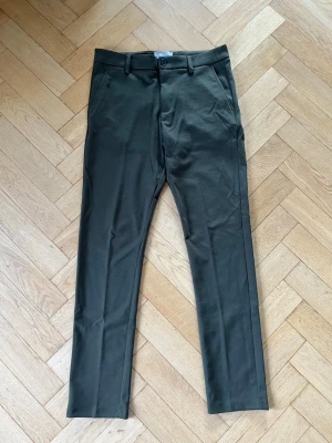 Kostymbyxor  - Kostymbyxor från By Teeshoppen W:32 L:34.