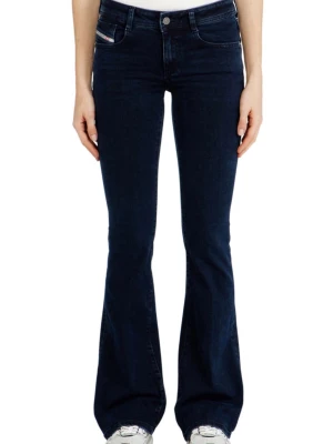 Diesel Jeans - Snygga Diesel jeans i bootcut low waist 1969 D-Ebbey. De är använda en gång och det var till en dansvideo som syns på bilderna kanske. De köptes för 1800💙 