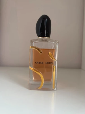 Armani Si Parfym - Armani Si edp 100 ml parfym. Ca 80 ml är kvar 💛