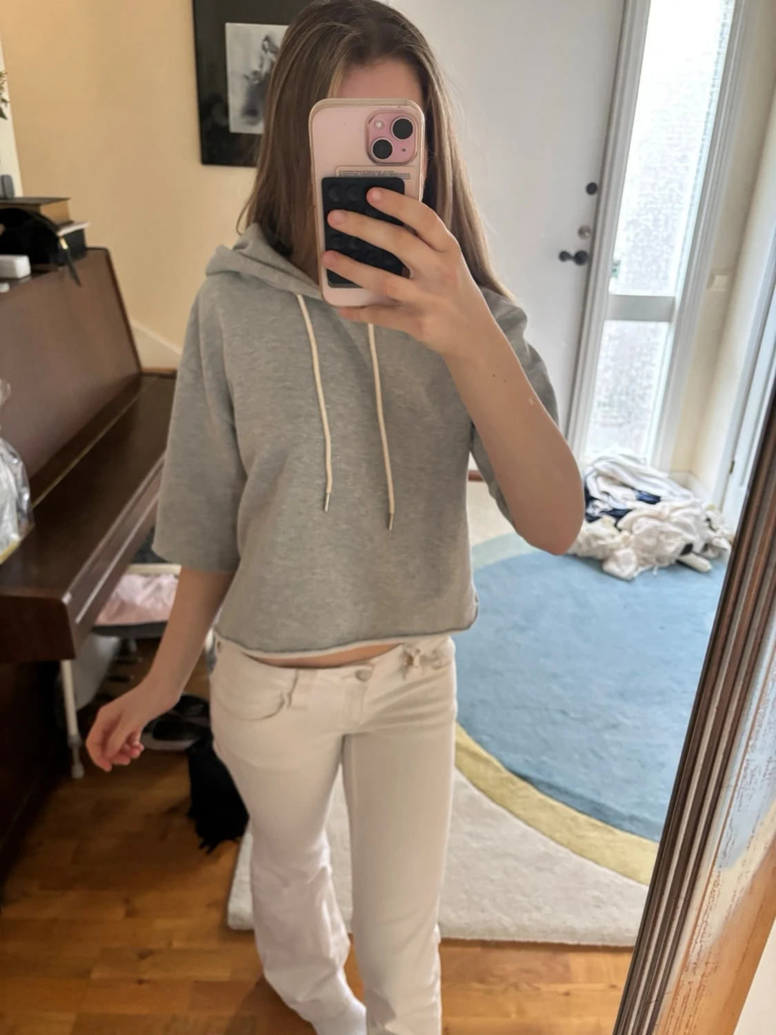 Grå croppad hoodie med kort ärm