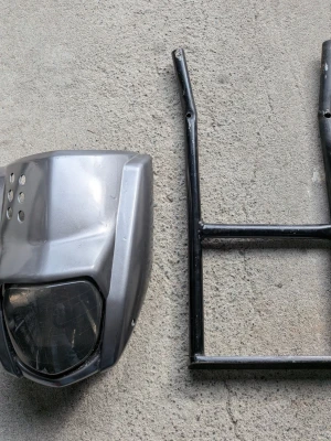 Framlampa och ram till crossmoped - Säljer slider delar 
