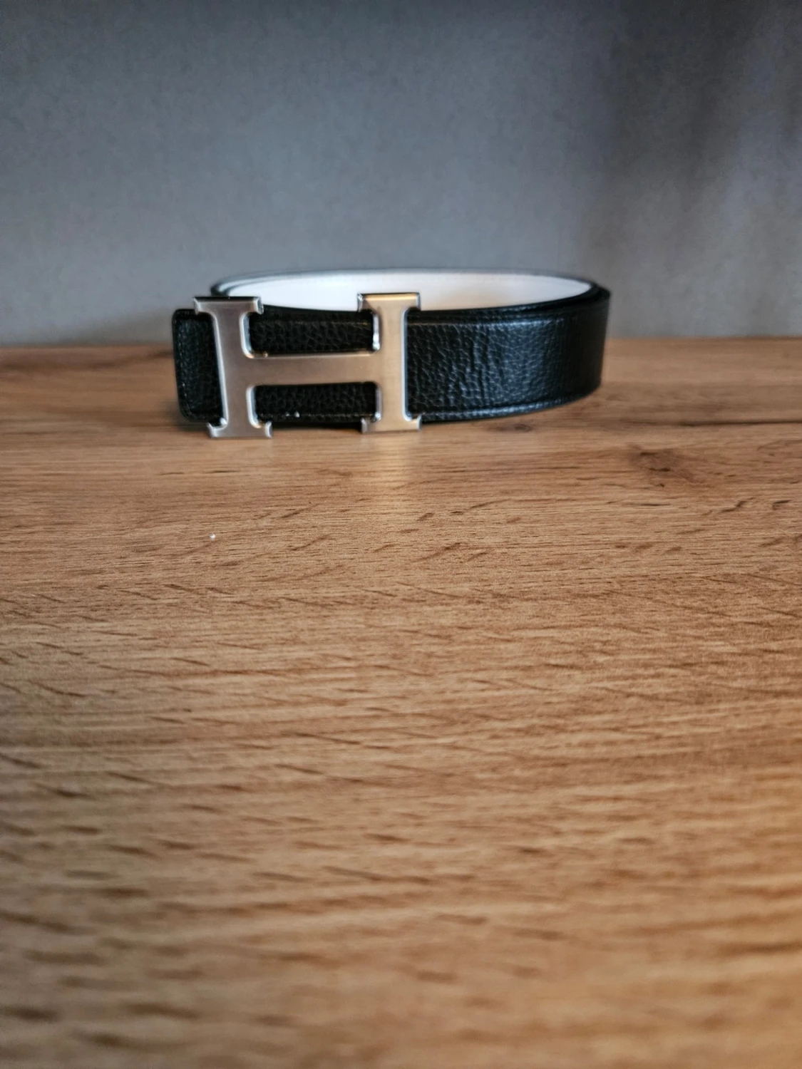 Vändbart svart och vitt läderbälte - 1