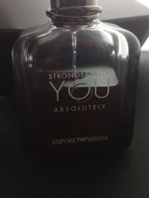 50%  använd  Armani stronger with you  - 50%  använd av 50mlArmani stronger with you 