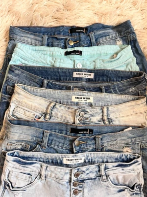 SE PROFIL FÖR MASSA LÅGMIDJADE JEANSHORTS  - !!!!Kolla profil!