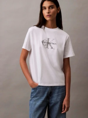 Calvin Klein T-shirt - Fräsch Calvin Klein T-shirt i vit och silver använd fåtal gånger.
