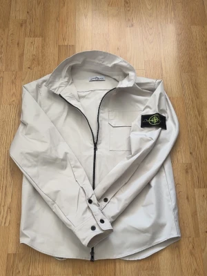 Stone island overshirt - Använd endast en gång annara är i toppskick,Storlek S 