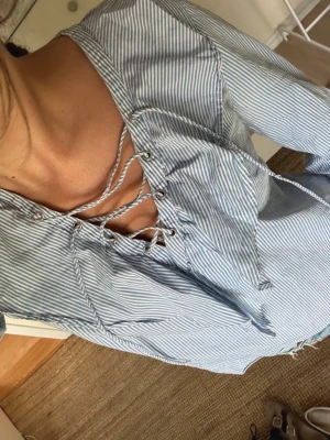 Blårandig blus! - Blårandig blus från stradivarius!! Strl S!