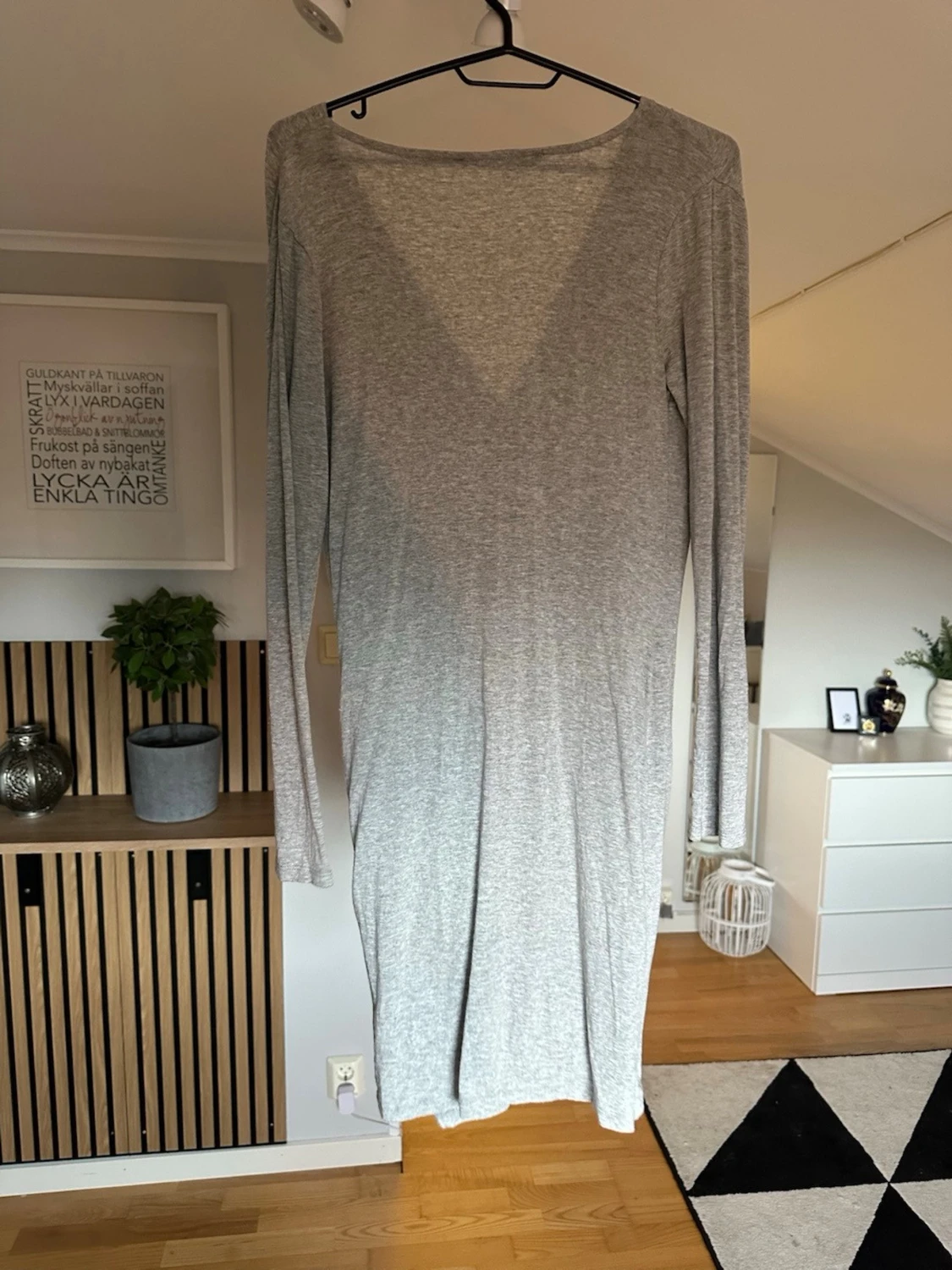 Grå omlottklänning med lång ärm - 3