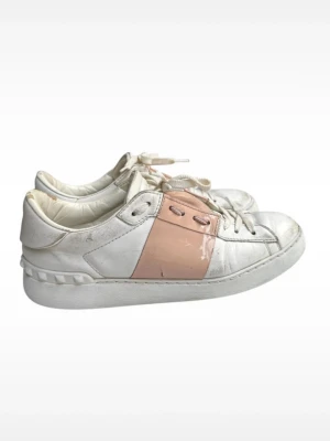 Rosa valentino sneakers - Kommer inte till andvändning längre så säljer de💕