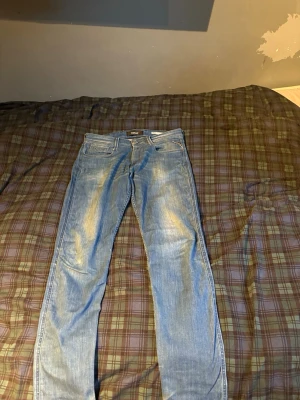  Replay Anbass jeans strlk 34 - .anbass jeans med 34 waist och 34 length riktig bra skick bara fråga om de är något, de har passat mig bra som är 189cm
