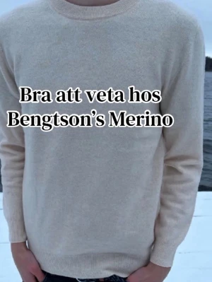 BRA ATT VETA - Bengtson’s Merino 🚚💚🧑‍💼 - Tja! Titta gärna igenom detta innan ett potentiellt köp hos oss! Information om Bengtson’s : Vi skickar paketen från Stockholm, Sverige. Paket brukar levereras inom 2-5 Dagar till ditt valda hem, ombud eller paketbox. Har skickat över 200+ varor så om du har minsta fundering är det bara att fråga på. Bengtson’s Merino har varit med på marknaden sedan 2024 och alltid sålt autentiska varor ✅. 4.9/5 ⭐️på Plick & Vinted. 