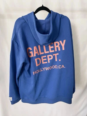 Gallery Dept hoodie  - Riktigt fet och unik hoodie från Gallery Dept. Helt ny med tags! Storlek L. Kontakta mig för fler frågor och funderingar!