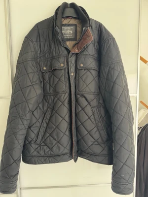 Jacka - Säljer min Jack and Jones jacka, storlek M 
