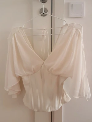 Helt ny slutsåld topp Gina  - Helt ny slutsåld topp från Gina med prislapp! Otroligt fin o elegant nu till sommaren😍