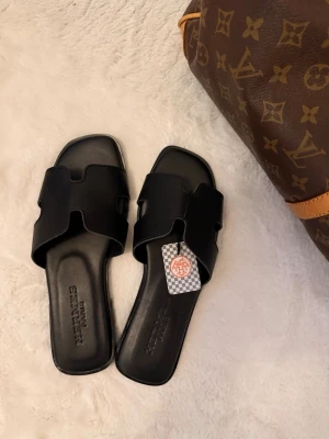 Svarta sandaler  - Sandaler 