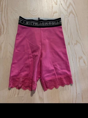 Shorts/leggings - Rosa tränings shorts/leggings i jätte bra skick