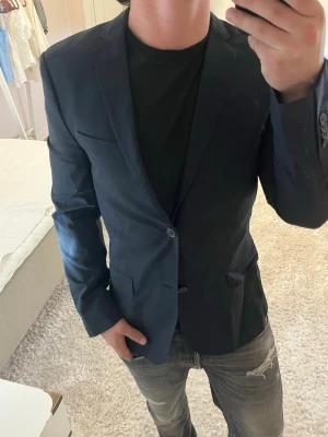 J.Lindberg kavaj  - J.lindberg | Mycket bra skick | Size - 46 | passar dig runt 176-182 | Pris 499 | Hör av dig vid minsta fråga eller fundering📩
