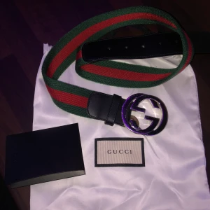 Guccibälte strkl 80 - Guccibälte i storlek 80 i bra skick. Påse, kvitto osv finns kvar. Nypris var då 2850, idag kostar den 4950kr. Vid frågor 