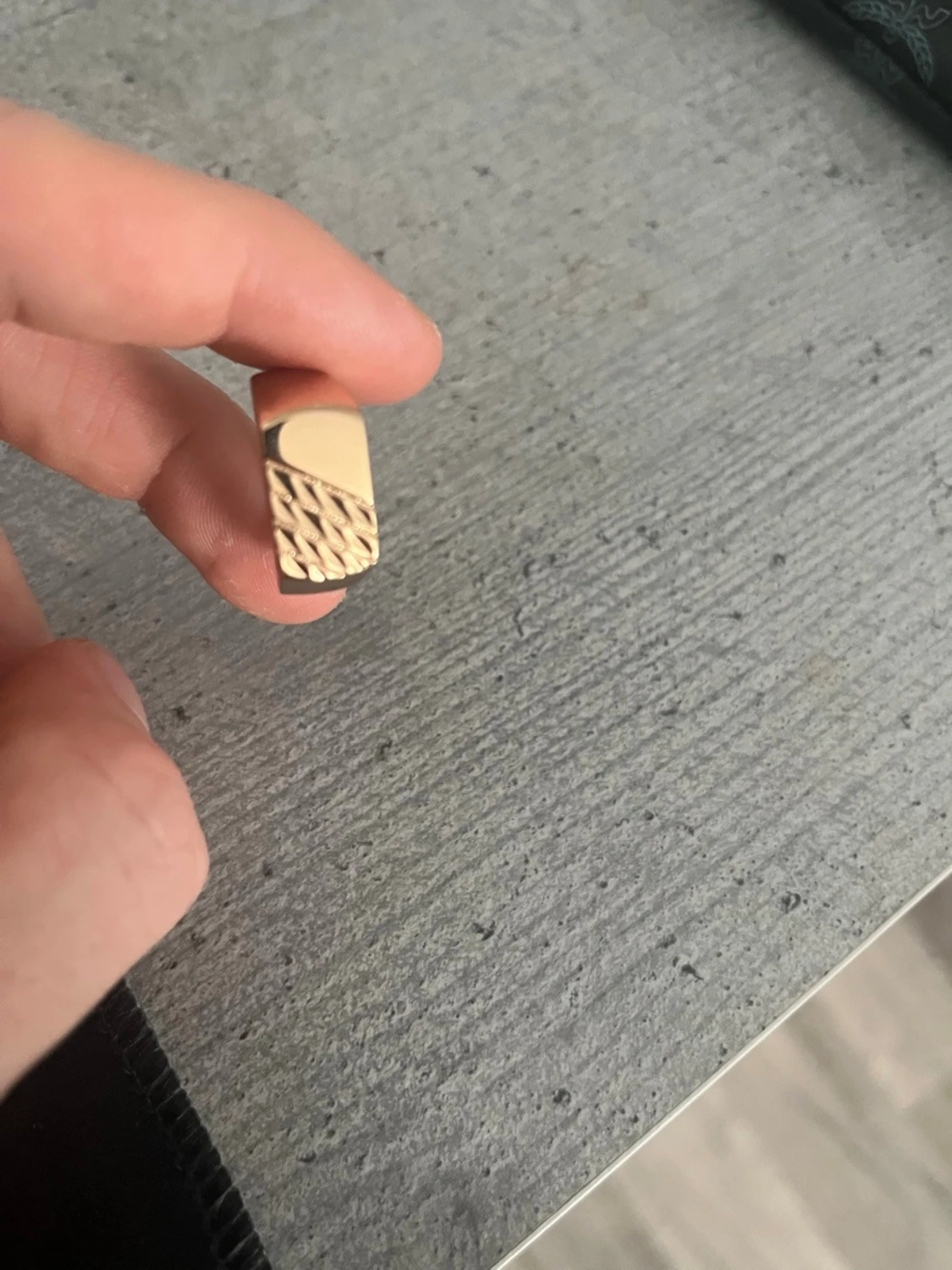 Guldplaterad ring med mönster - 2