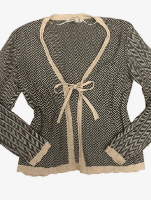 Odd molly liknande kofta - Kofta i odd molly stil, så söt med band man kan knyta, aldrig använd! Funkar s-m