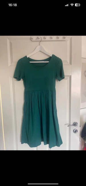 Klänning - Superfin klänning med fickor. Bra skick