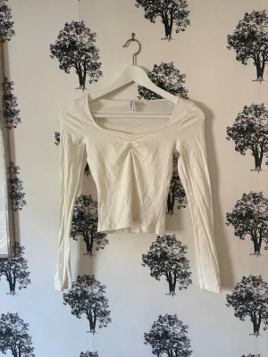 Vit långärmad topp - Väldigt fint skick! Inga defekter alls! 💓🌸 snabb leverans!📦