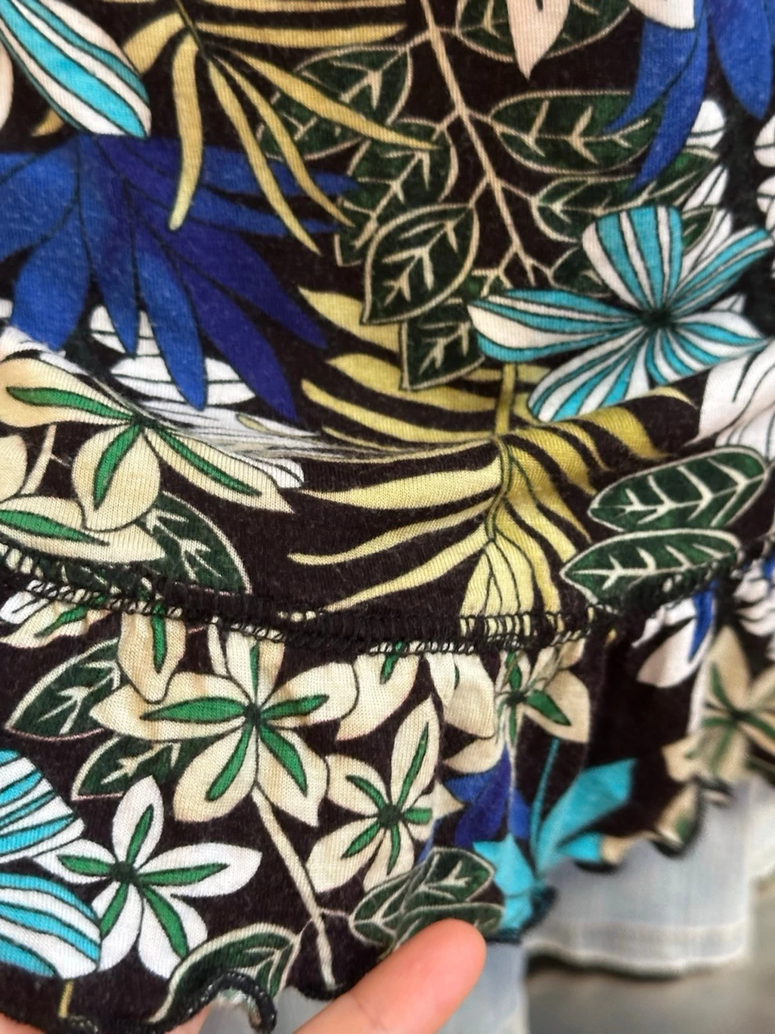 Blommig linnetopp med volangkant - 1