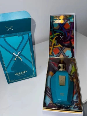 Xerjoff Erba Pura Eau de Parfum - Säljer denna parfym, endast testad, alltså 100ml kvar. Original förpackning, låda och näsduk medföljer. Tveka inte på att höra av dig vid minsta lilla fundering