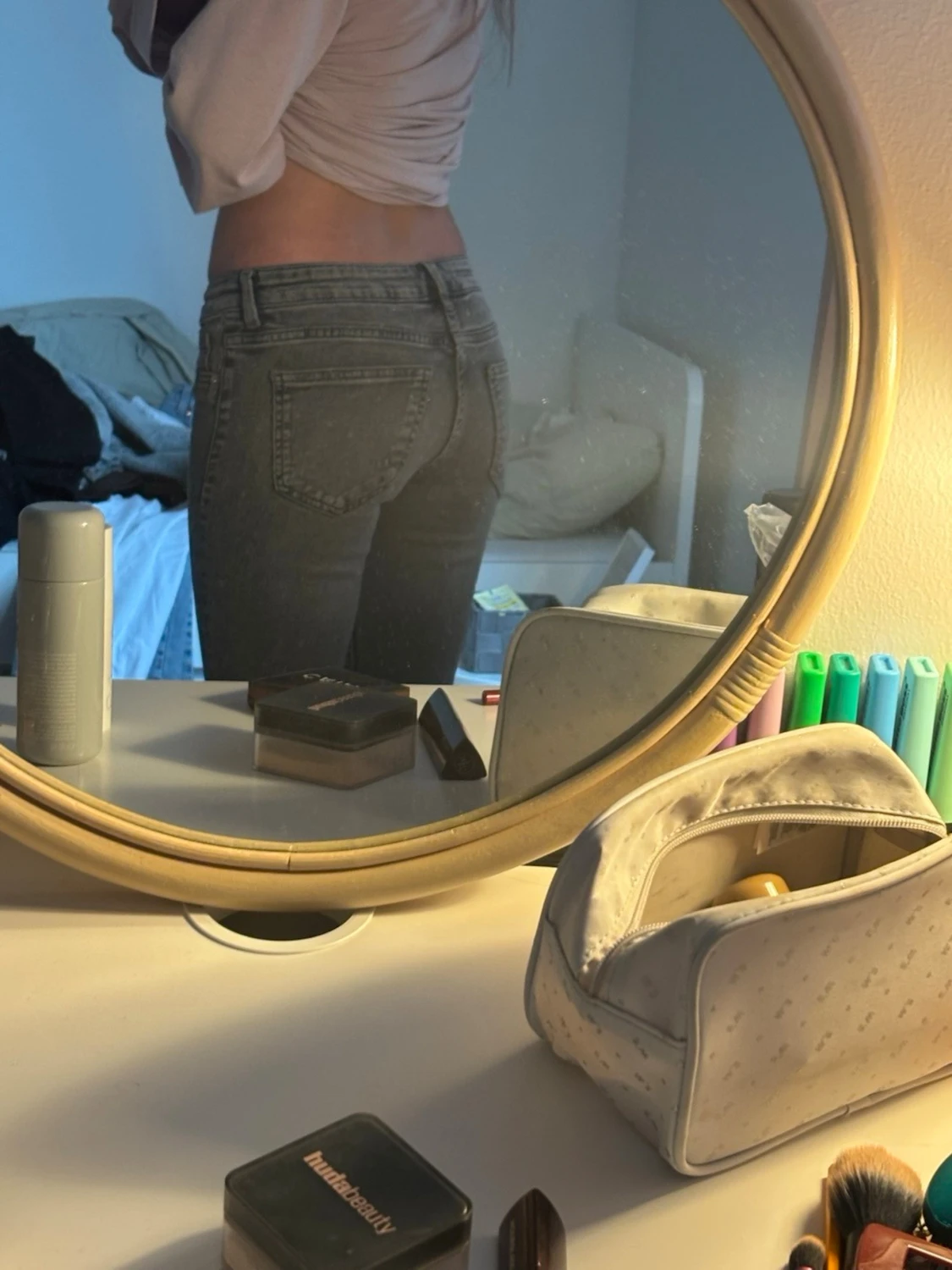 Low waisted jeans - 1