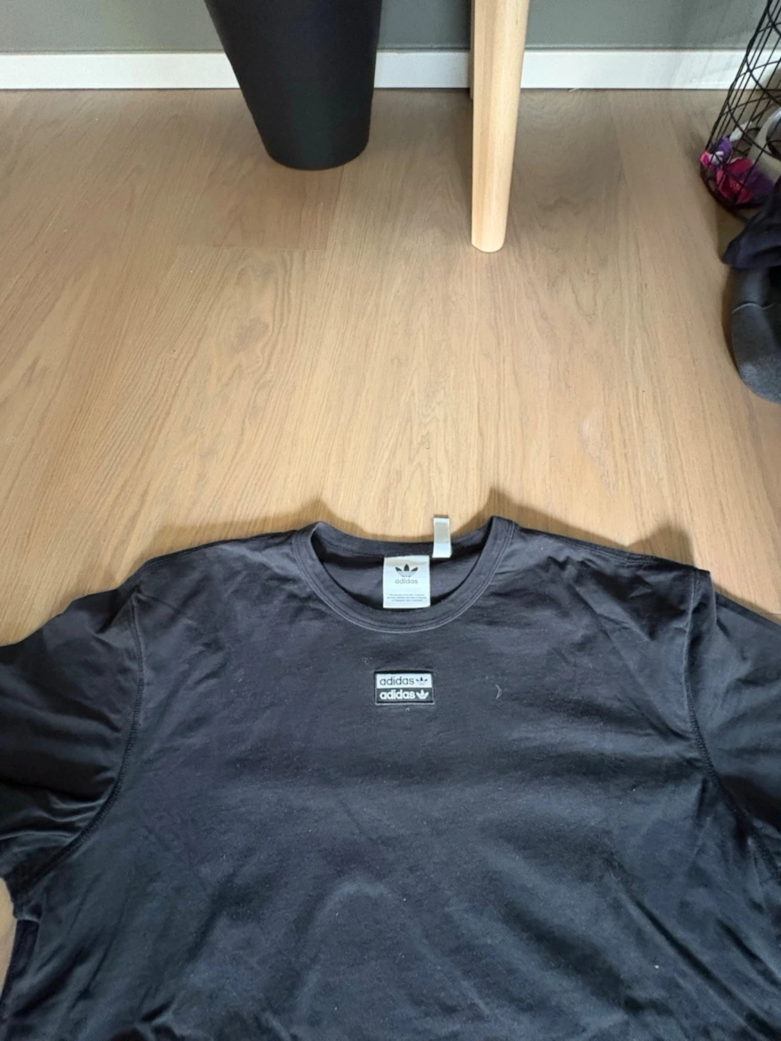 Svart Adidas t-shirt med logga - 2