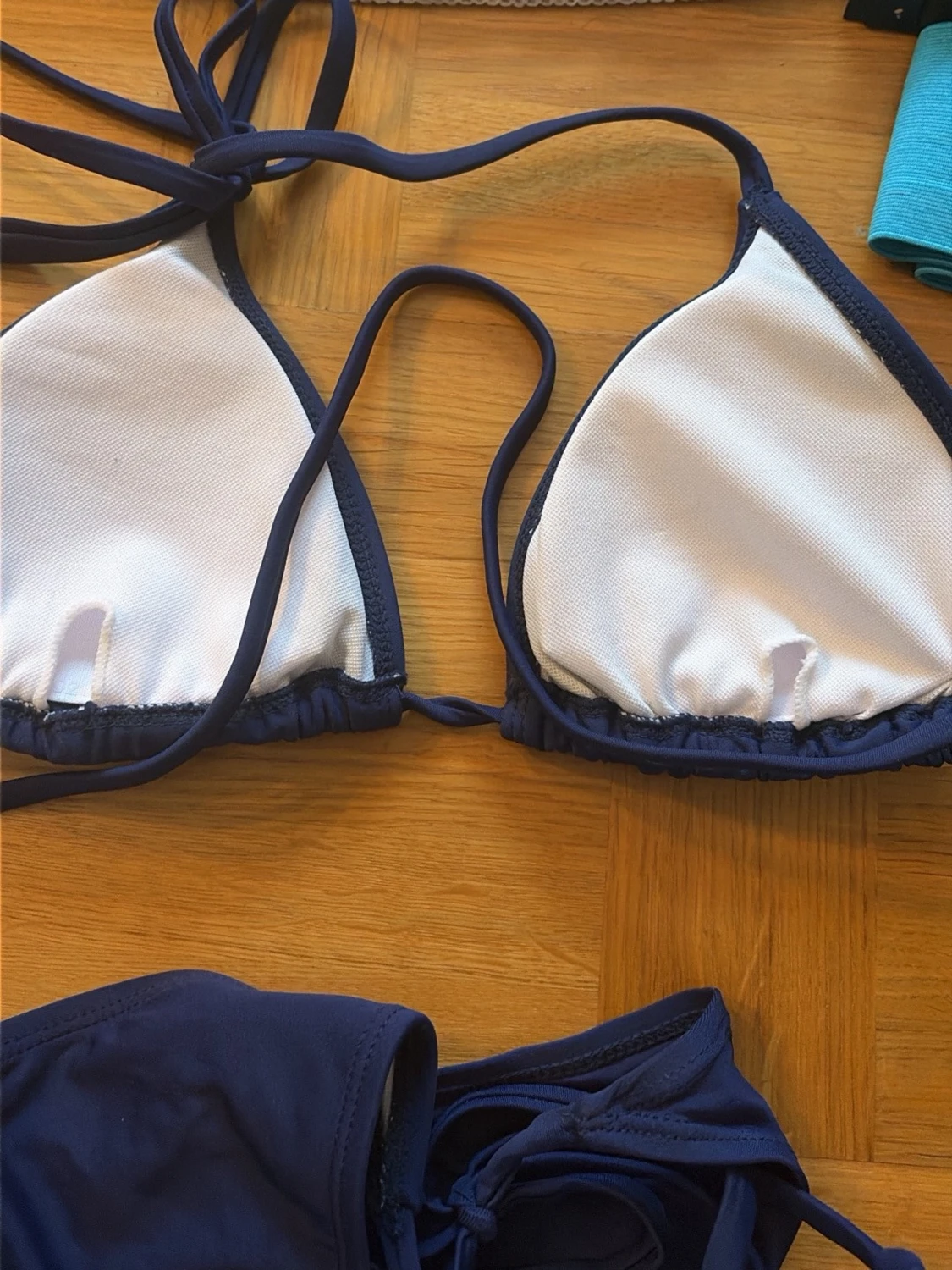 Mörkblå bikini med knyt - 1