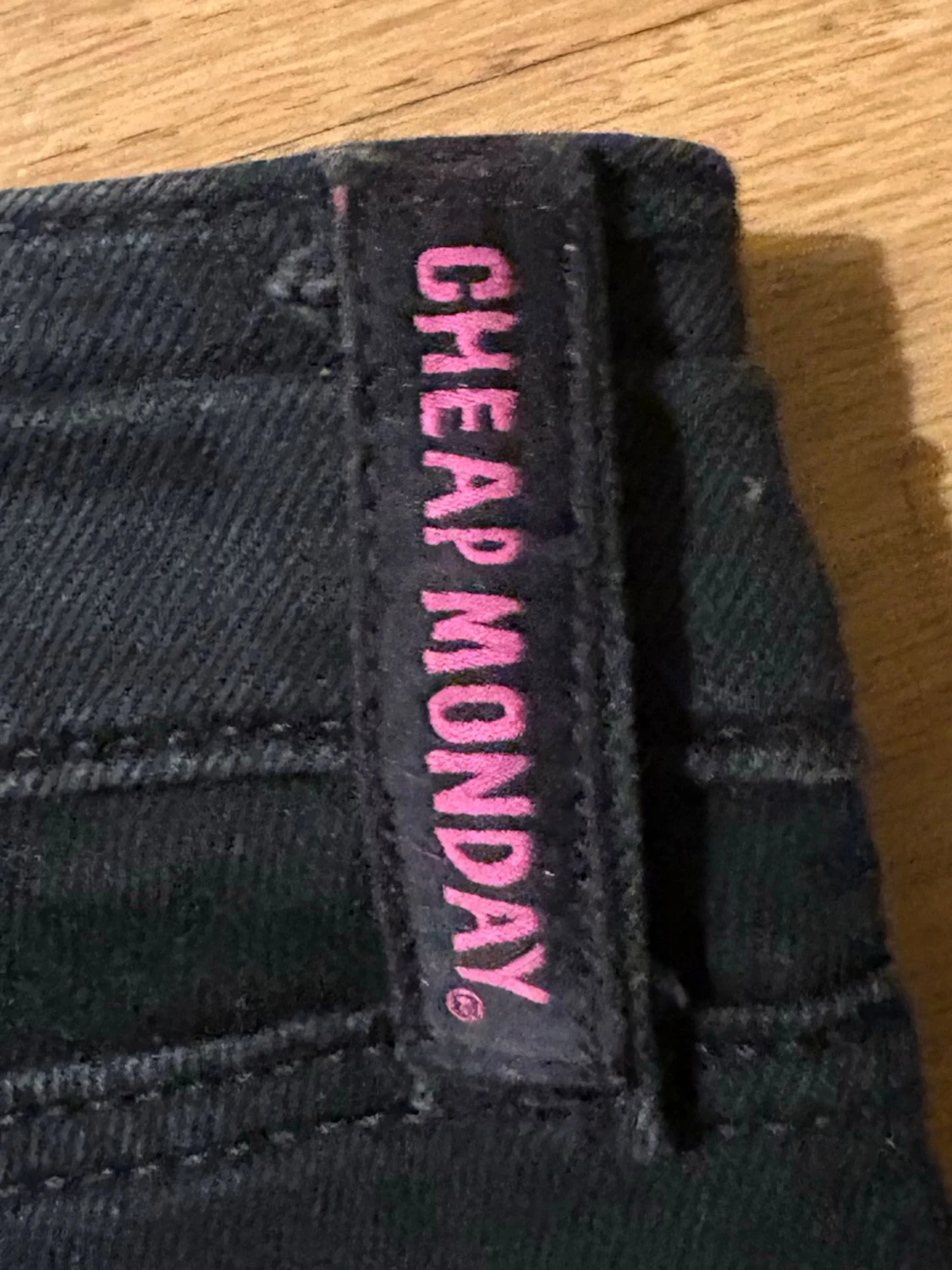 Weekday Svarta bootcut jeans - 2