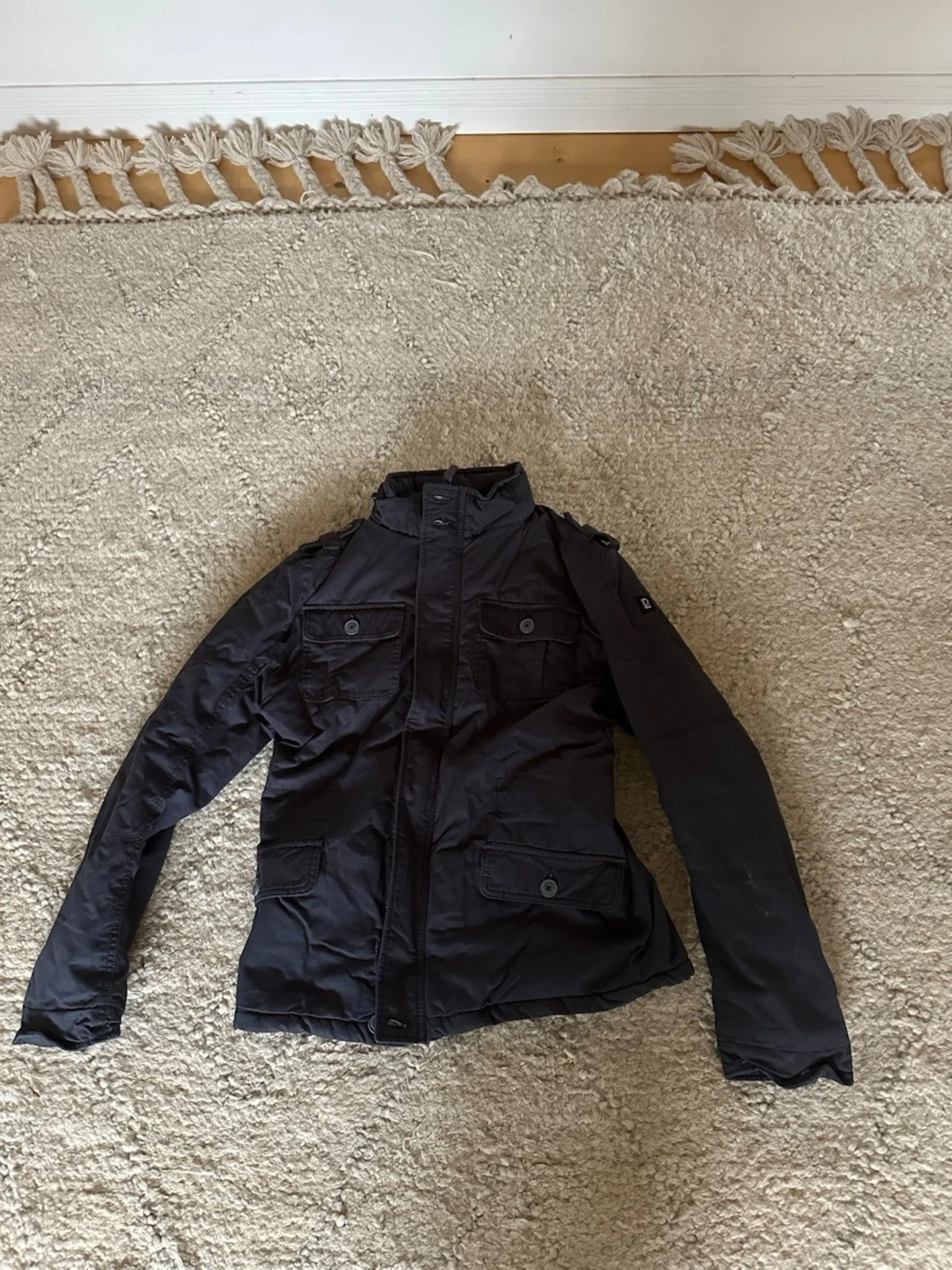 Mörkblå fieldjacket med fickor från Brandit