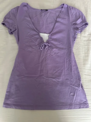 Lila topp med knyt  - Lila topp med knyt