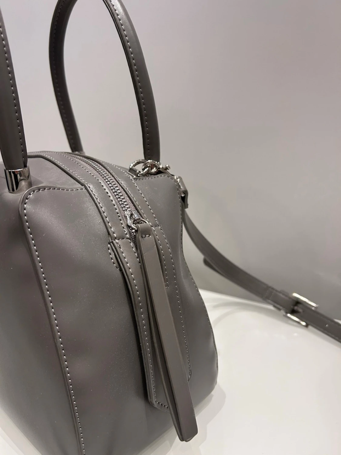  Grå handväska  - 2