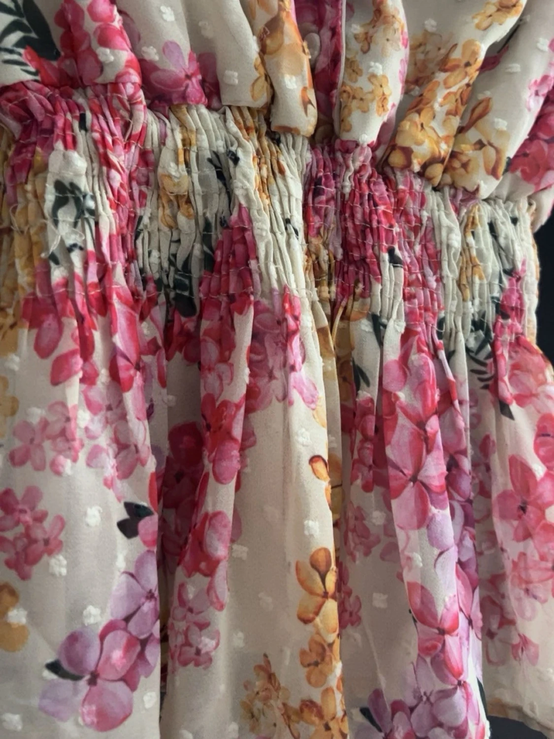 Blommig blus med smock i midjan - 1