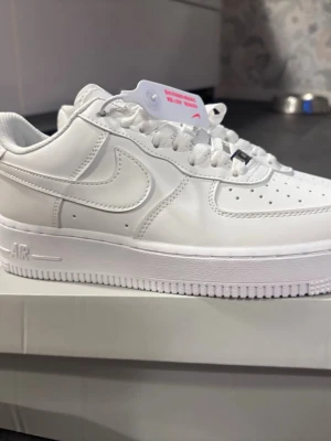 Vita skor - Vita skor i storlek 40, 