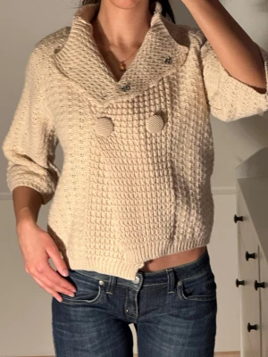 Stickad kofta med trekvartsärmar  - Inga defekter. 