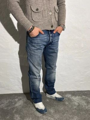 Jacob Cohën 622 Comfort  - Ett par riktigt snygga jeans från Jacob Cohën i storlek W30 i modellen 622 comfort 