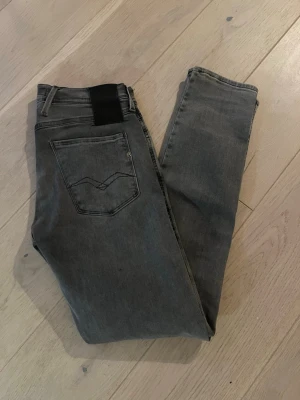 Replay Anbass Jeans  - Gråa Replay Anbass, oanvända.                             W:30, L:32