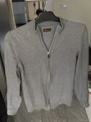 Grå cashmere tröja från stenströms - Stilren grå kashmir tröja från stensröms