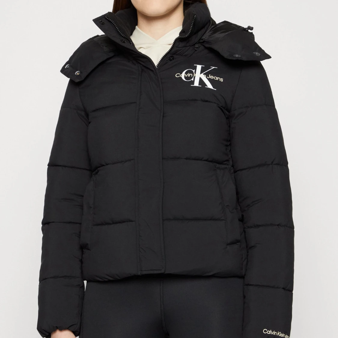 Svart pufferjacka från Calvin Klein - 3