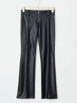 Lågmidjade skinnbyxor  - Snygga svarta skinn byxor i storlek 158🩵 passar mig som är 160 med storlek S/M i byxor. Helt slutsålda från Gina tricot 