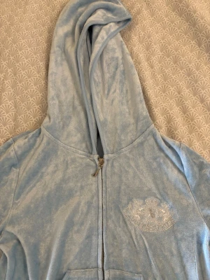 Juicy sett - Lågmidjat sett från juicy couture i ljusblått.