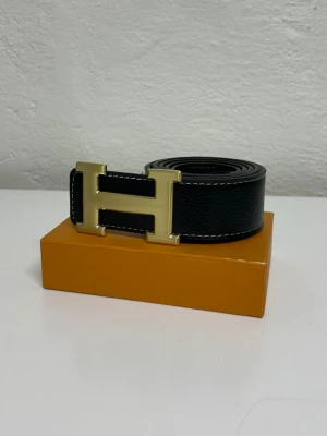 Herme's Bälte - Helt nytt aldrig använd. Storlek 110cm. Snabb frakt. Skriv vid fler frågor. Endast bälte